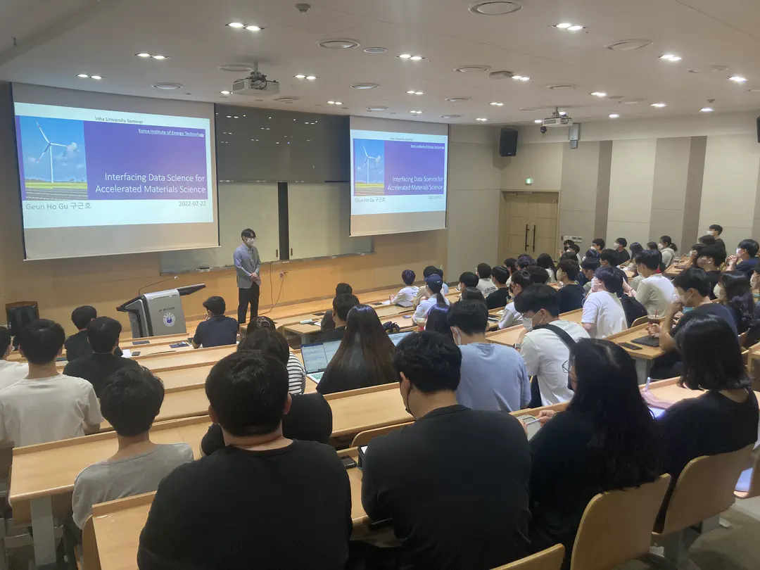 Prof. Gu gives a seminar at Inha University