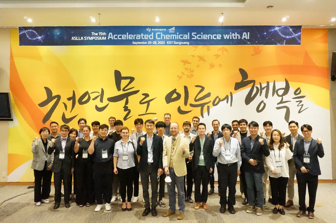 Prof. Gu attended the 15th ASLLA symposium named "Accelerated Chemical Science with AI."