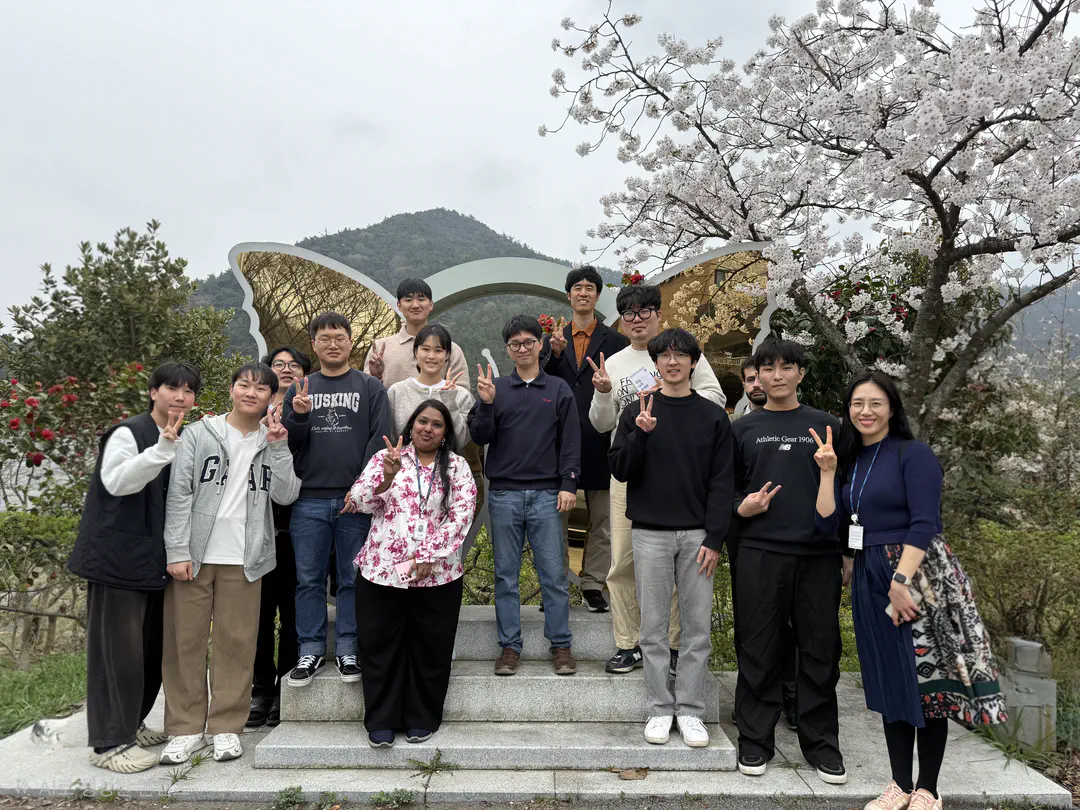 Can there be poetry in a lab? Absolutely. 🌸